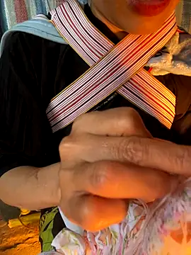 Laura8910 online show from October 27, 2025, 9:57 am