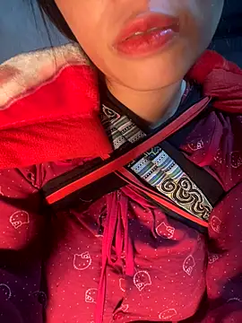 Laura8910 online show from November 9, 2025, 12:25 pm