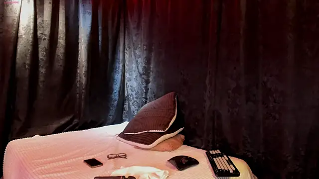 MiaKnox online show from May 29, 2026, 12:08 am