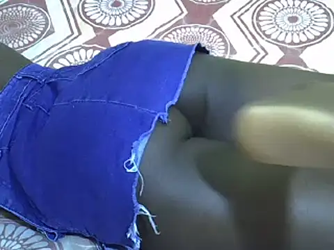 queenbarbie1 online show from February 18, 2025, 10:38 am