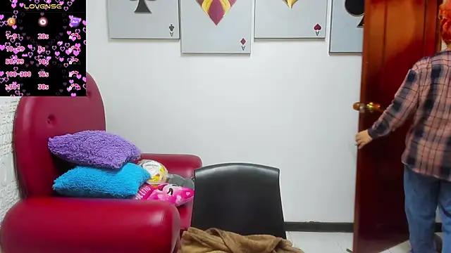 Salomeediaz  online show from July 4, 2026, 8:37 pm