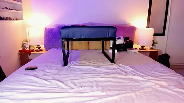 RachellMishelle online show from November 17, 2025, 4:13 pm