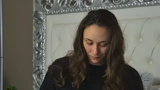 Snapshot of AliceMunro chatting on February 5, 2026, 6:01 pm AliceMunro online show from February 5, 2026, 6:01 pm