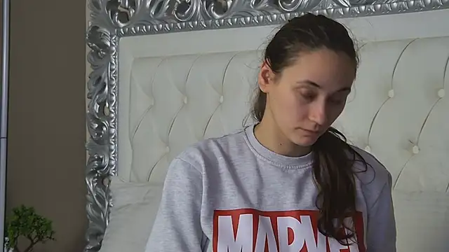 Snapshot of AliceMunro chatting on February 20, 2026, 9:15 pm AliceMunro online show from February 20, 2026, 9:15 pm