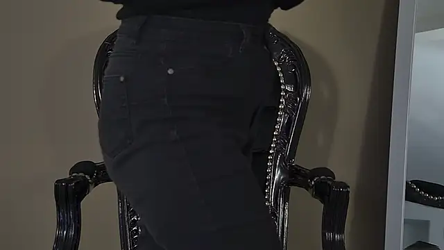 Snapshot of AliceMunro chatting on February 21, 2026, 8:32 pm AliceMunro online show from February 21, 2026, 8:32 pm