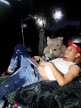 Snapshot of Ale21-345 chatting on February 5, 2026, 3:33 am Ale21-345 online show from February 5, 2026, 3:33 am