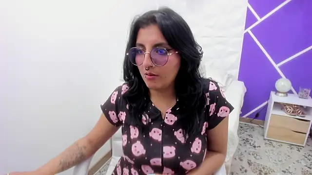 Alliccee online show from February 10, 2025, 10:30 pm