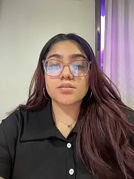 KathyGonzalez online show from November 19, 2025, 9:04 pm