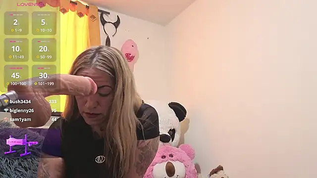 Hotsamantamature online show from September 24, 2025, 8:12 pm