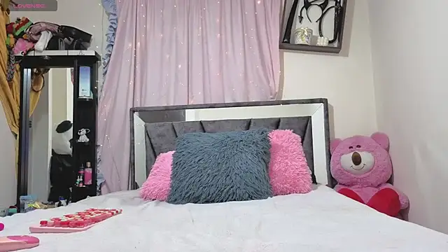 Hotsamantamature online show from January 8, 2026, 11:29 pm