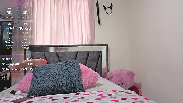 Hotsamantamature online show from February 24, 2026, 8:18 pm