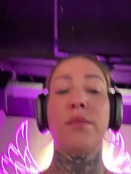 Snapshot of ElenaHaze chatting on December 6, 2024, 8:59 am ElenaHaze online show from December 6, 2024, 8:59 am