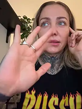 Snapshot of ElenaHaze chatting on December 14, 2024, 9:29 am ElenaHaze online show from December 14, 2024, 9:29 am