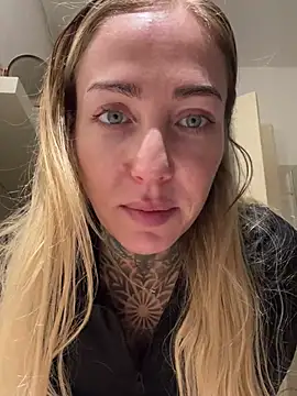 Snapshot of ElenaHaze chatting on December 16, 2024, 8:09 am ElenaHaze online show from December 16, 2024, 8:09 am