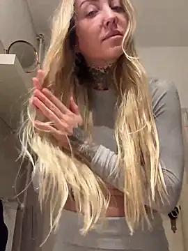 Snapshot of ElenaHaze chatting on December 18, 2024, 8:09 am ElenaHaze online show from December 18, 2024, 8:09 am