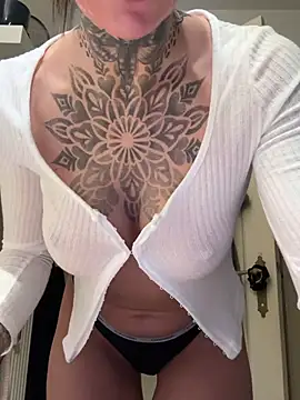 Snapshot of ElenaHaze chatting on February 1, 2025, 8:18 am ElenaHaze online show from February 1, 2025, 8:18 am