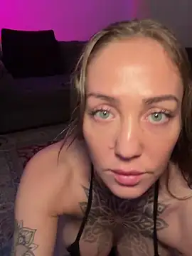 Snapshot of ElenaHaze chatting on February 5, 2025, 2:37 pm ElenaHaze online show from February 5, 2025, 2:37 pm