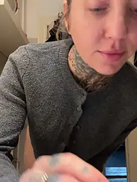 Snapshot of ElenaHaze chatting on March 20, 2025, 8:31 am ElenaHaze online show from March 20, 2025, 8:31 am