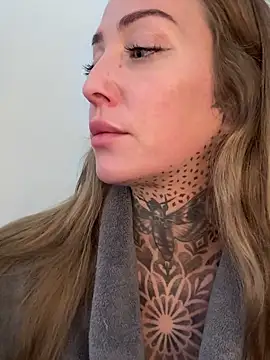 Snapshot of ElenaHaze chatting on March 20, 2025, 3:04 pm ElenaHaze online show from March 20, 2025, 3:04 pm