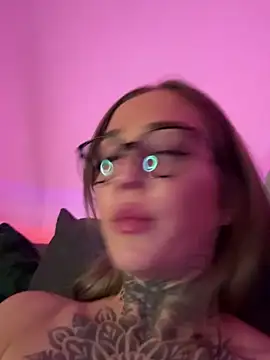 Snapshot of ElenaHaze chatting on March 21, 2025, 6:05 am ElenaHaze online show from March 21, 2025, 6:05 am