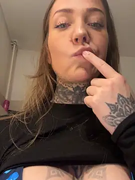 Snapshot of ElenaHaze chatting on November 5, 2025, 8:58 am ElenaHaze online show from November 5, 2025, 8:58 am