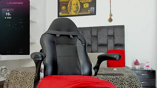 MattRodriguez9 online show from March 17, 2025, 5:16 pm