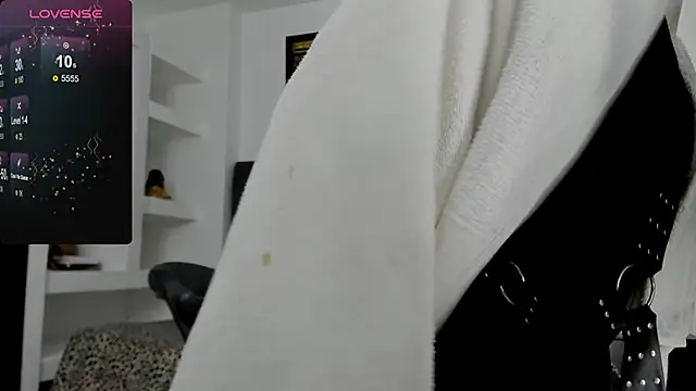 MattRodriguez9 online show from March 21, 2025, 4:29 pm