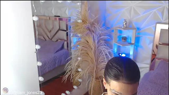 Jonesliam23 online show from October 17, 2025, 7:27 pm