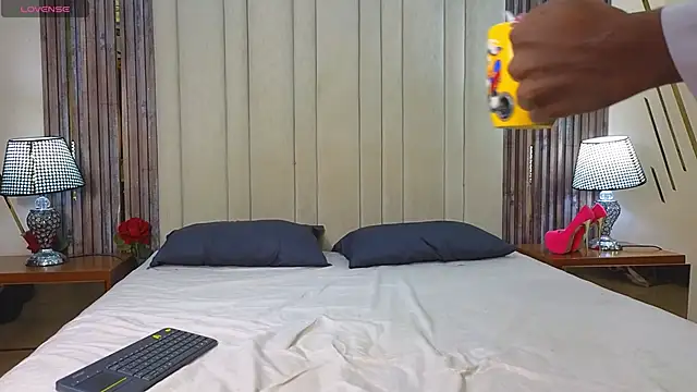 adaraSmiith online show from December 15, 2025, 12:31 pm