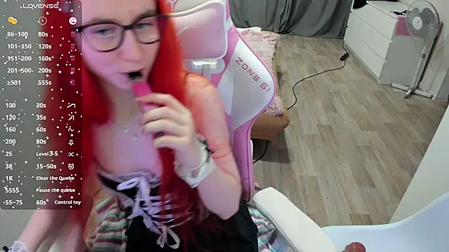 Snapshot of Malina_Lovely chatting on October 27, 2025, 8:35 pm Malina Lovely online show from October 27, 2025, 8:35 pm