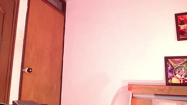 Snapshot of LittleButterfly19 chatting on December 3, 2024, 3:44 pm LittleButterfly19 online show from December 3, 2024, 3:44 pm