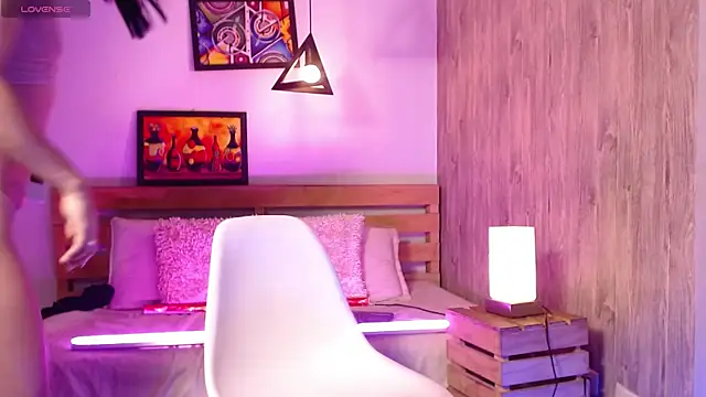 Snapshot of LittleButterfly19 chatting on December 6, 2024, 12:23 am LittleButterfly19 online show from December 6, 2024, 12:23 am