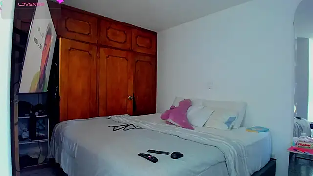 Jordyrodriiguez online show from January 23, 2025, 9:50 pm