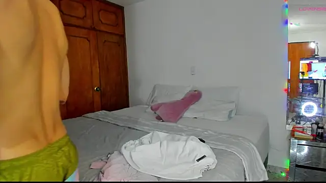 Jordyrodriiguez online show from February 7, 2025, 3:23 am