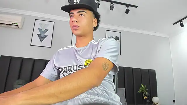 ANGEL NICOLAS online show from January 11, 2025, 9:36 pm