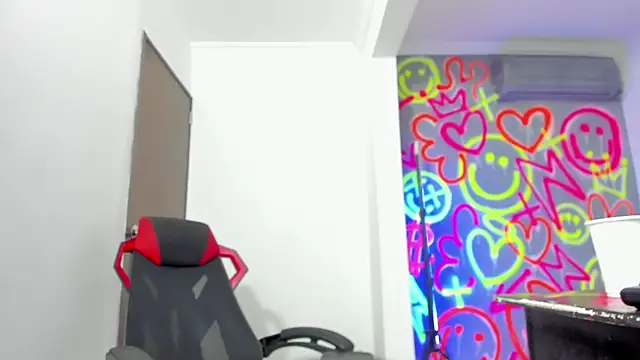 ANGEL NICOLAS online show from December 19, 2025, 9:44 pm