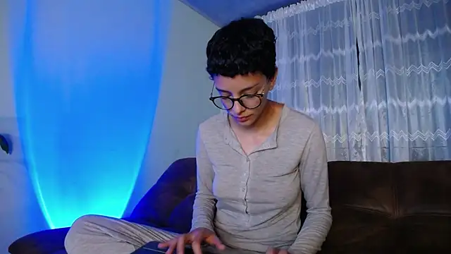 peyton golden1 online show from March 19, 2025, 7:29 am