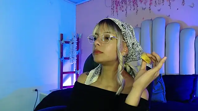 peyton golden1 online show from October 15, 2025, 3:28 am