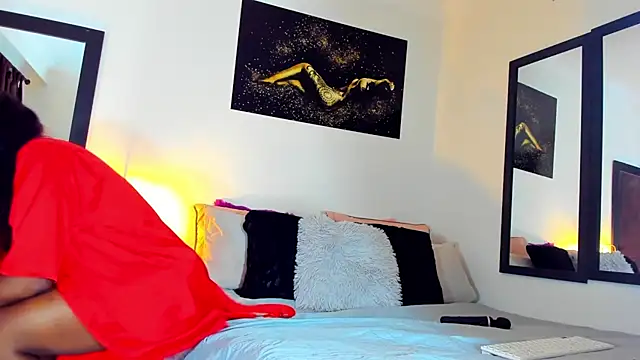 KimberlyBanks2 online show from October 25, 2025, 3:18 pm