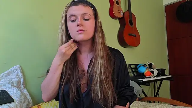 NEXT DOOR GIRL  online show from March 20, 2026, 10:25 pm