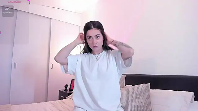 guccipussy1 online show from December 18, 2024, 5:00 pm