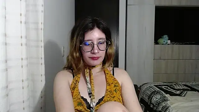 mariana124- online show from December 9, 2024, 6:46 pm