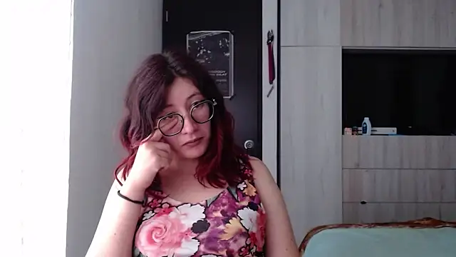 mariana124- online show from February 12, 2025, 6:51 pm