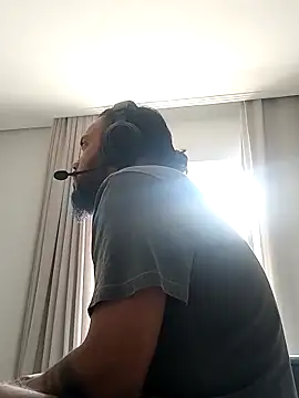 Snapshot of morenindarola chatting on February 14, 2025, 11:42 am morenindarola online show from February 14, 2025, 11:42 am