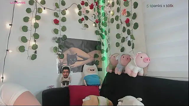 moonliiiight1 online show from February 17, 2026, 11:00 pm