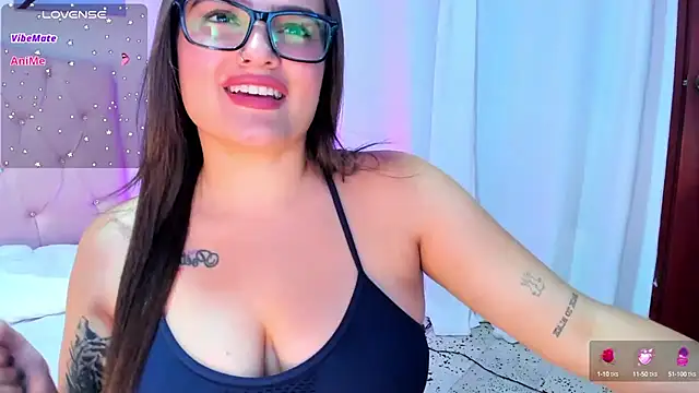 ellarosee  online show from December 12, 2024, 8:21 pm