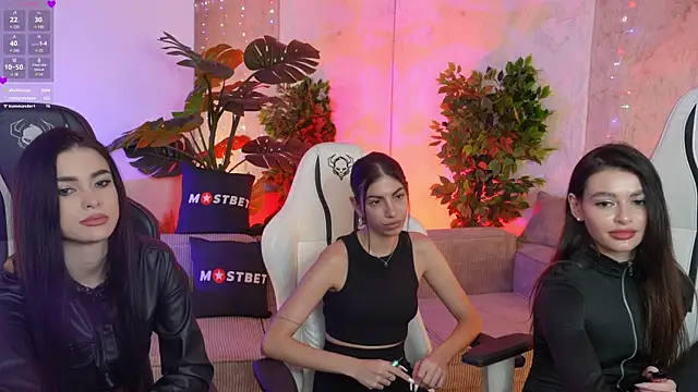 Gabriella054 online show from December 5, 2024, 2:33 pm