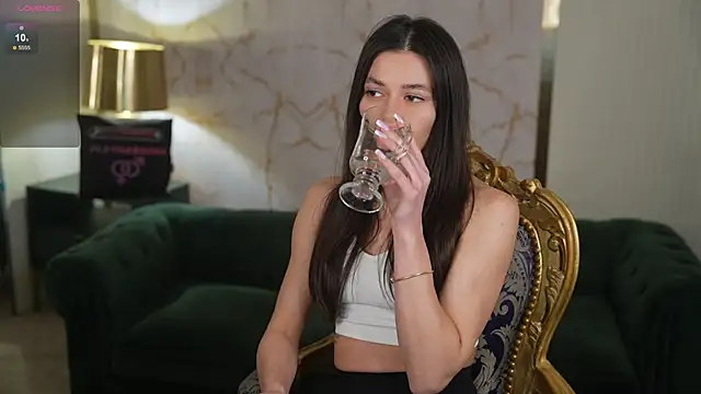 Gabriella054 online show from April 9, 2026, 7:30 pm