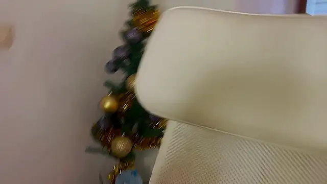 MiaRouge online show from December 18, 2024, 6:21 am