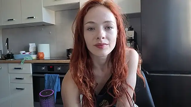 Snapshot of MiaRouge chatting on August 4, 2026, 4:20 pm MiaRouge online show from August 4, 2026, 4:20 pm
